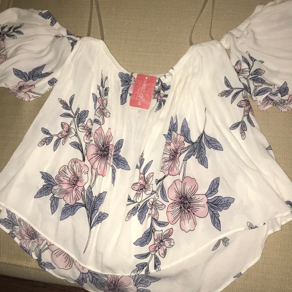 Off the shoulder Vestique boutique top